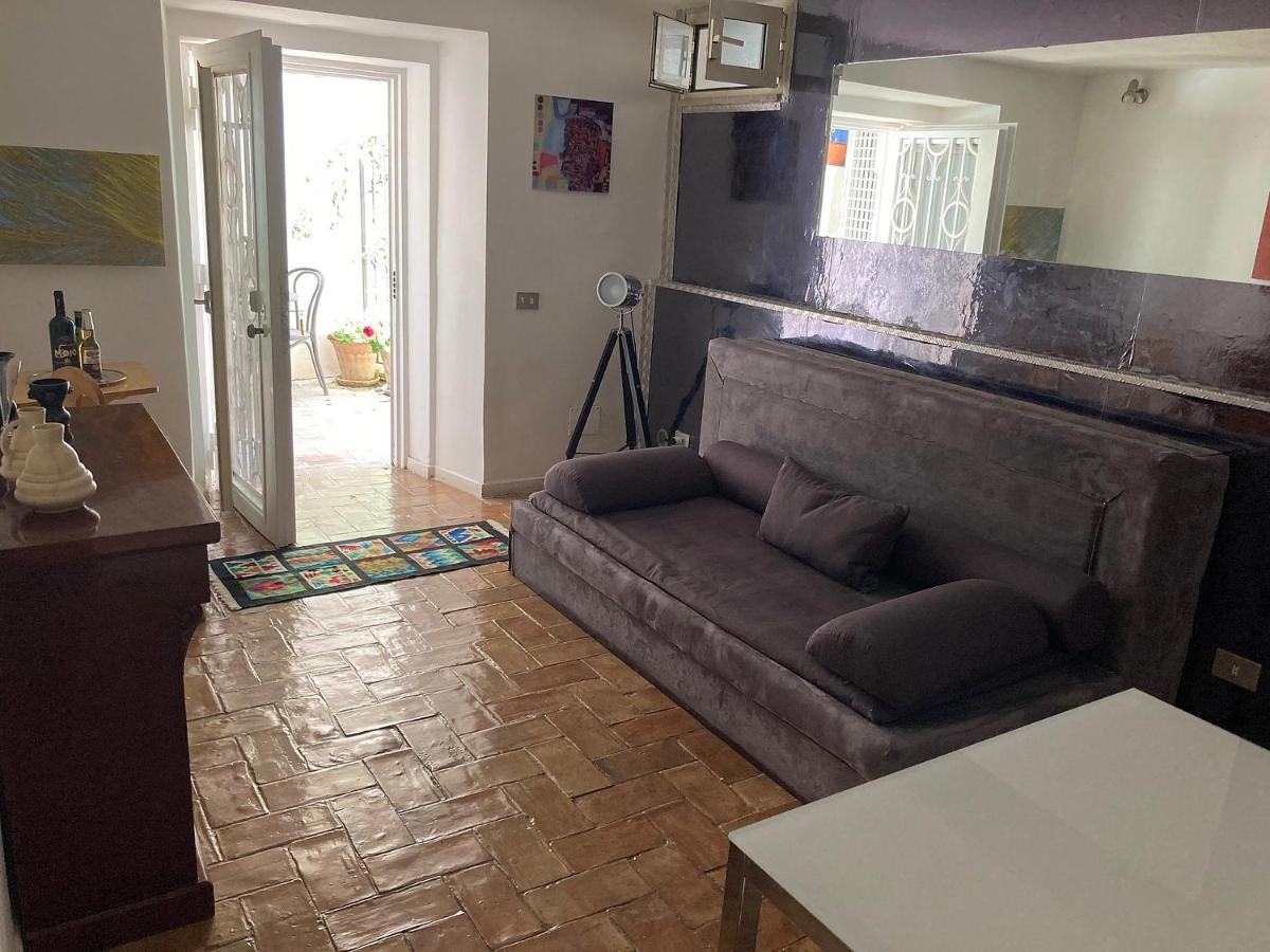 Residenza Le Rose Villa D'Arte Napoli Bagian luar foto