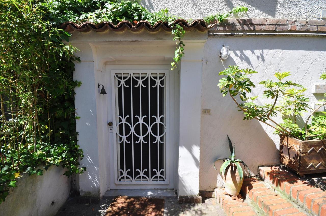 Residenza Le Rose Villa D'Arte Napoli Bagian luar foto