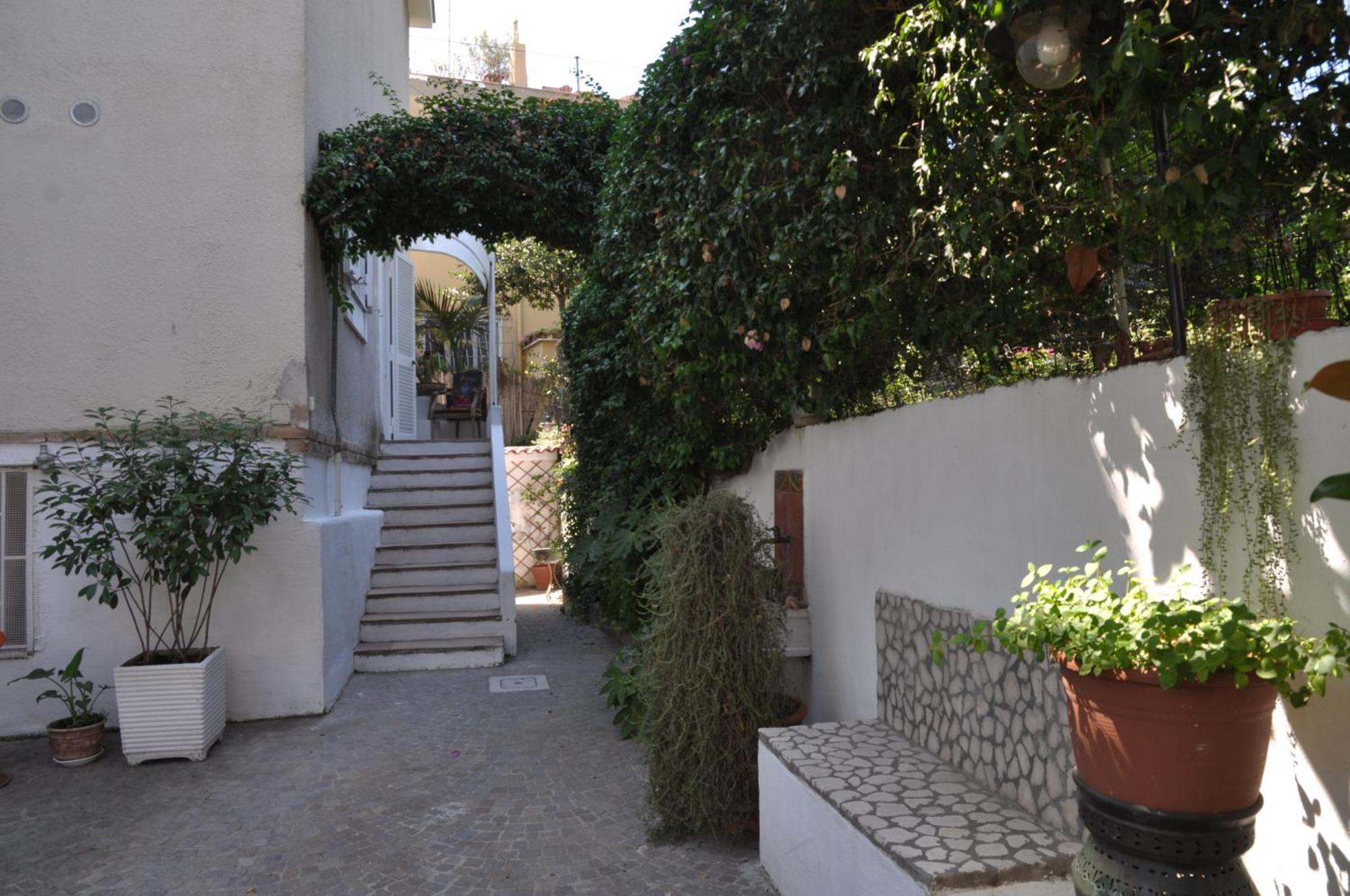 Residenza Le Rose Villa D'Arte Napoli Bagian luar foto