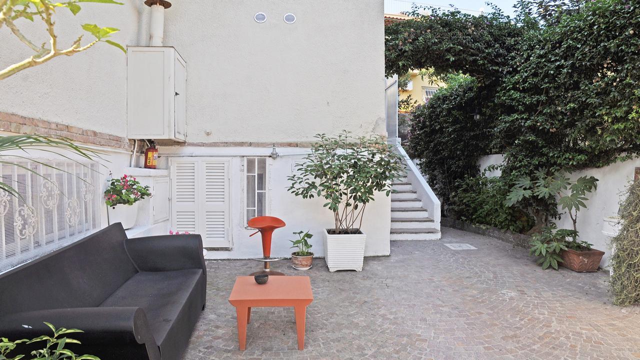 Residenza Le Rose Villa D'Arte Napoli Ruang foto